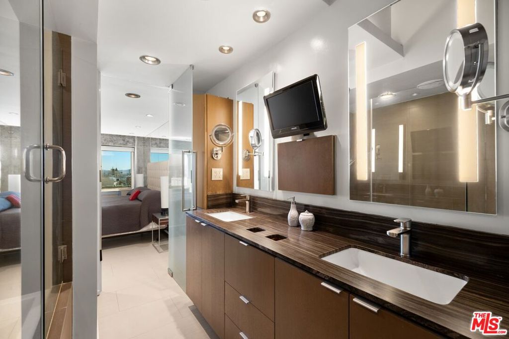 7135 Hollywood Boulevard 1210 Property Photo 28