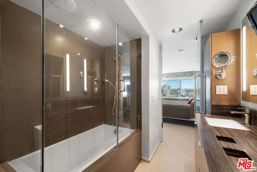 7135 Hollywood Boulevard 1210 Property Photo 29