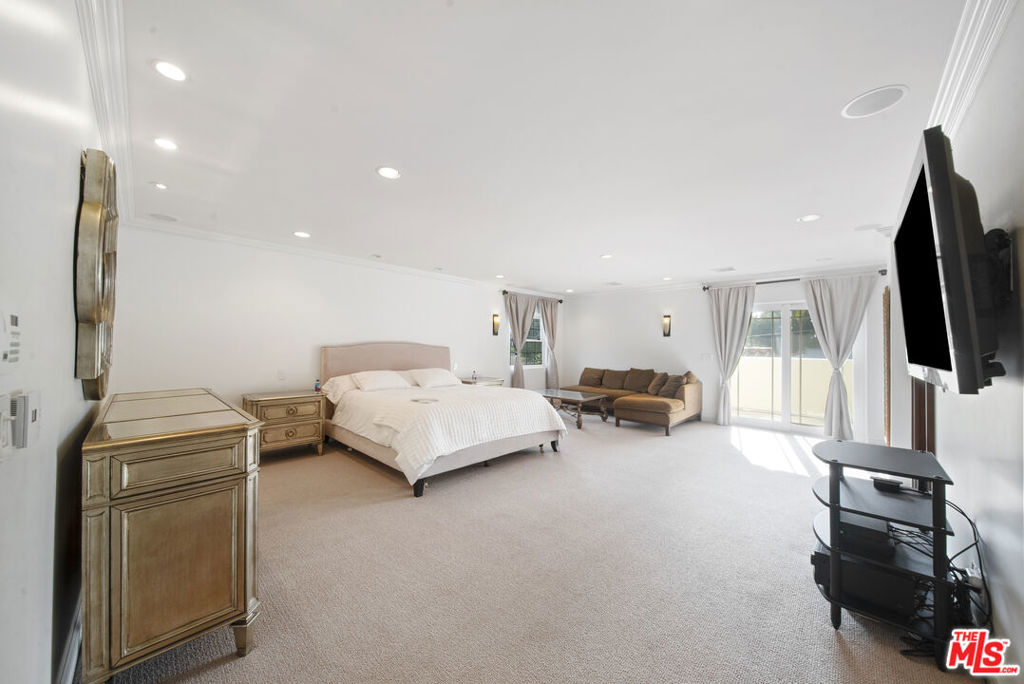 6138 Maryland Drive Property Photo 4