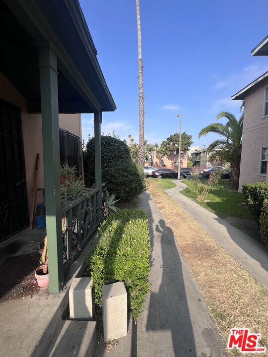 6130 S Hobart Boulevard Property Photo 4