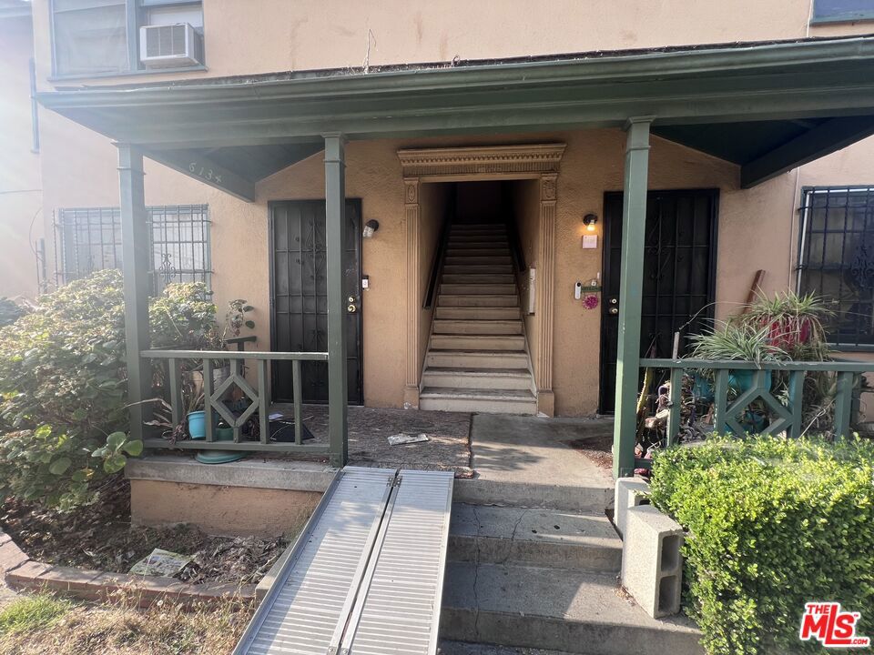 6130 S Hobart Boulevard Property Photo 5