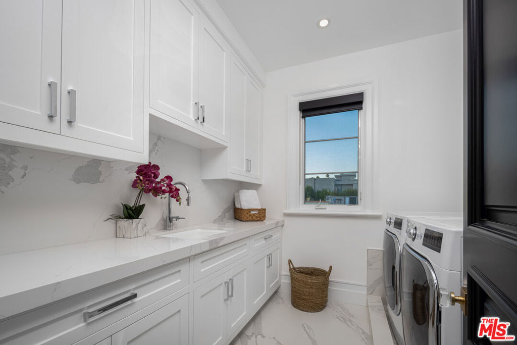 806 N Gardner Street Property Photo 46