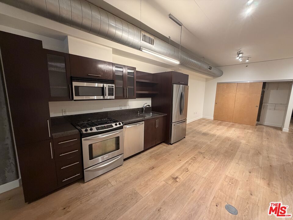 1111 S Grand Avenue 506 Property Photo 5