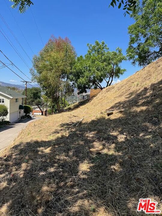 2560 N Hines Drive Property Photo 4