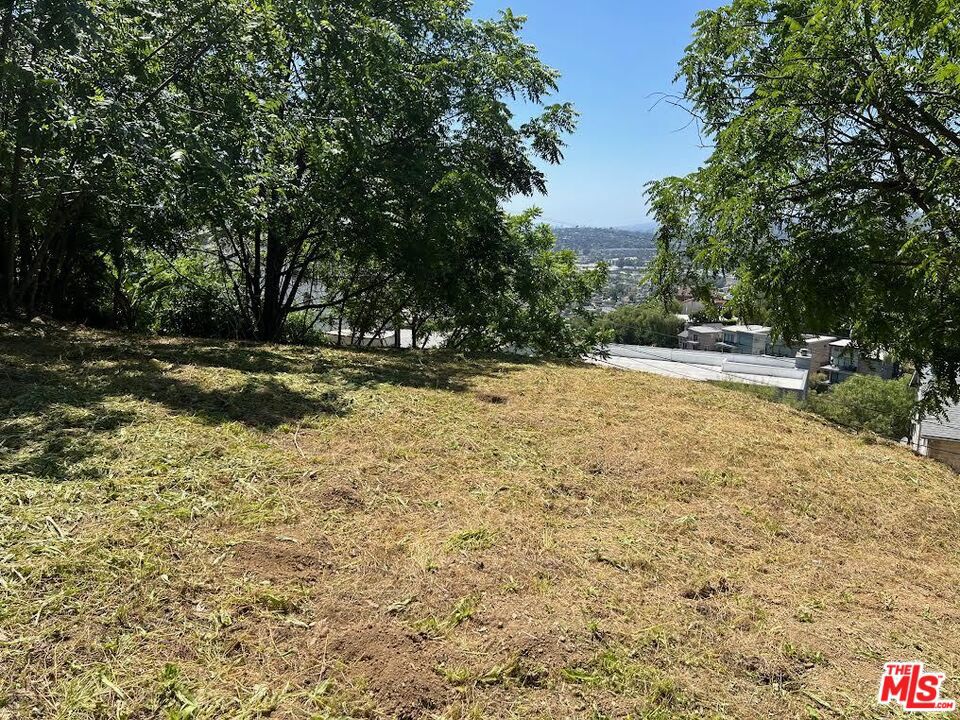 2560 N Hines Drive Property Photo 6