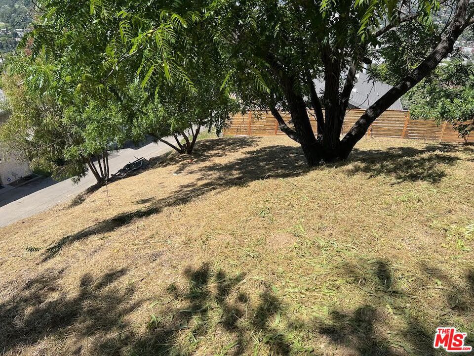 2560 N Hines Drive Property Photo 7