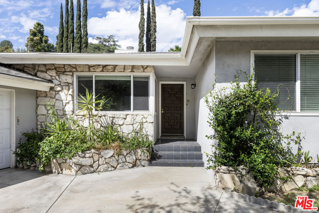 15508 Royal Ridge Road Property Photo 1