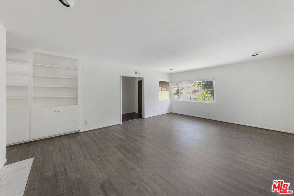 15508 Royal Ridge Road Property Photo 6