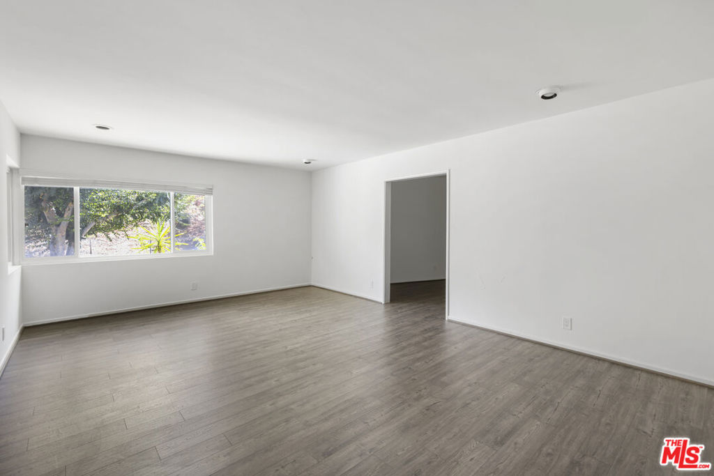 15508 Royal Ridge Road Property Photo 7