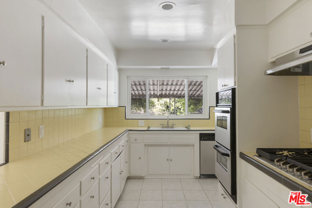 15508 Royal Ridge Road Property Photo 12