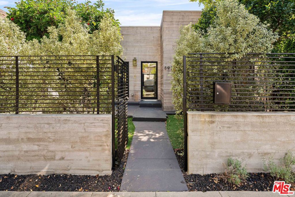 8956 Dicks Street Property Photo