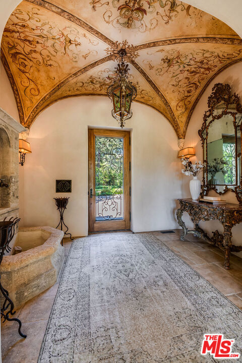1550 Amalfi Drive Property Photo 7