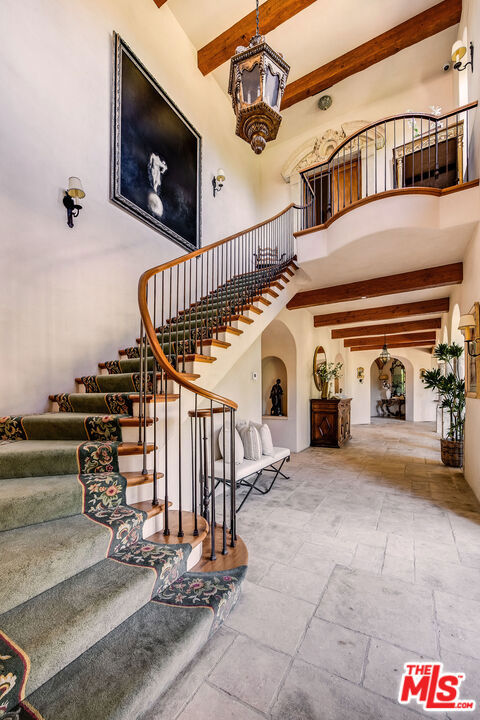 1550 Amalfi Drive Property Photo 29