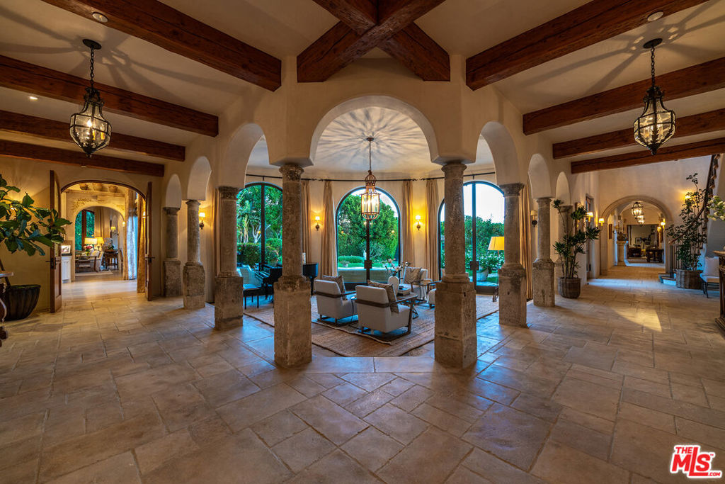 1550 Amalfi Drive Property Photo 43