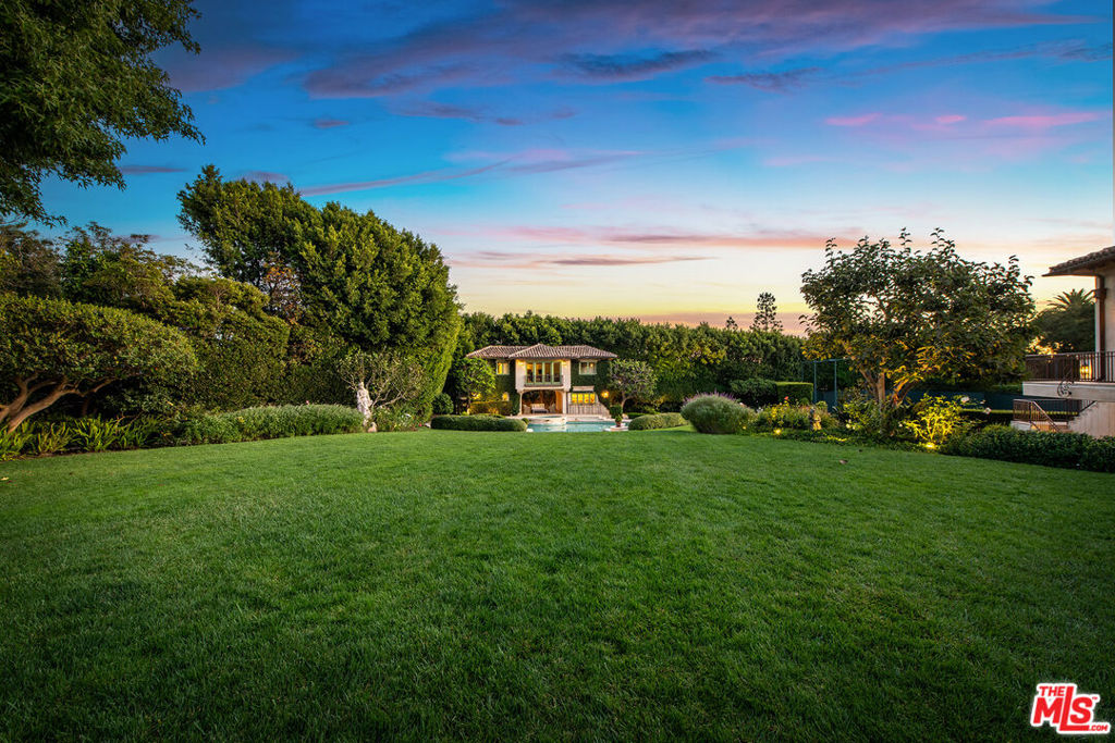 1550 Amalfi Drive Property Photo 46