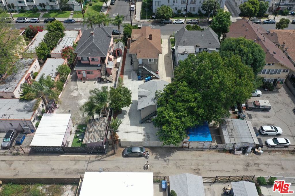 1703 S Burlington Avenue Property Photo 3