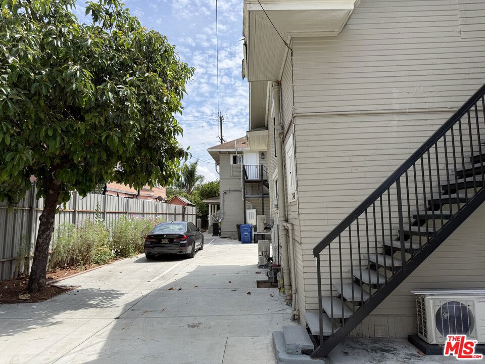 1703 S Burlington Avenue Property Photo 15