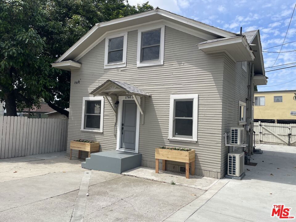 1703 S Burlington Avenue Property Photo 23