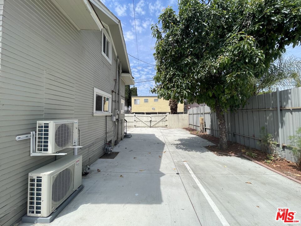 1703 S Burlington Avenue Property Photo 24