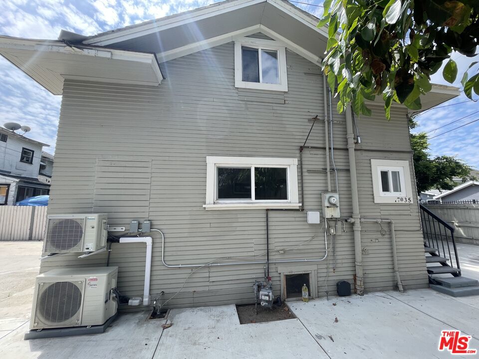 1703 S Burlington Avenue Property Photo 25