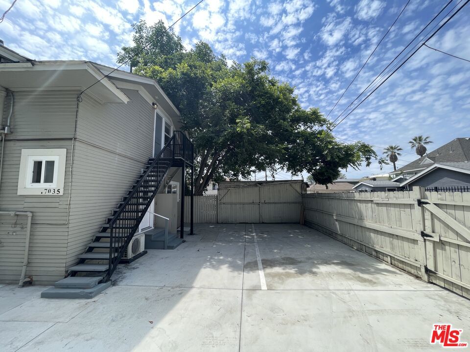 1703 S Burlington Avenue Property Photo 26