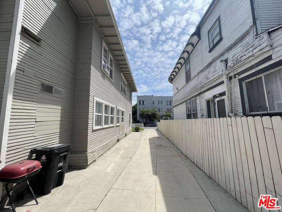 1703 S Burlington Avenue Property Photo 27