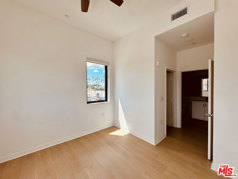 3977 Beverly Boulevard 402 Property Photo 5