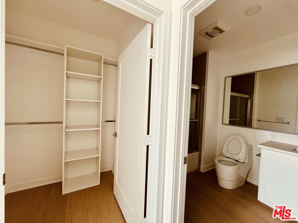 3977 Beverly Boulevard 402 Property Photo 7