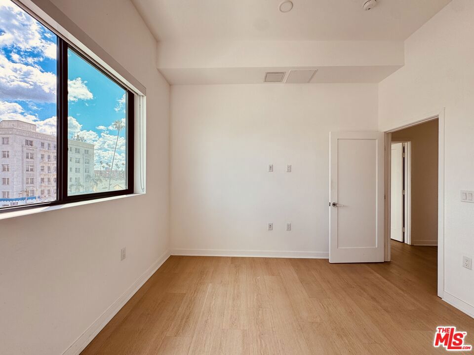3977 Beverly Boulevard 402 Property Photo 8