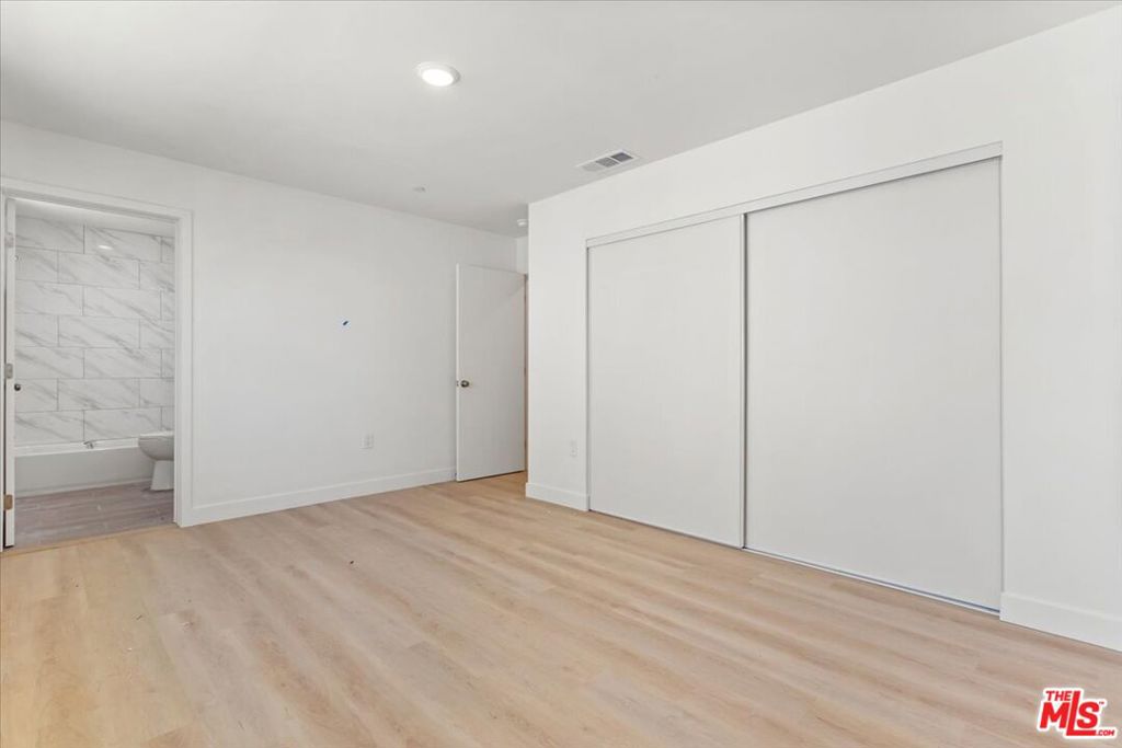 707 W 80th Street Property Photo 6