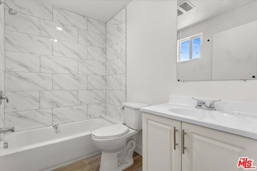 707 W 80th Street Property Photo 7
