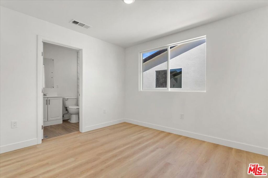 707 W 80th Street Property Photo 11