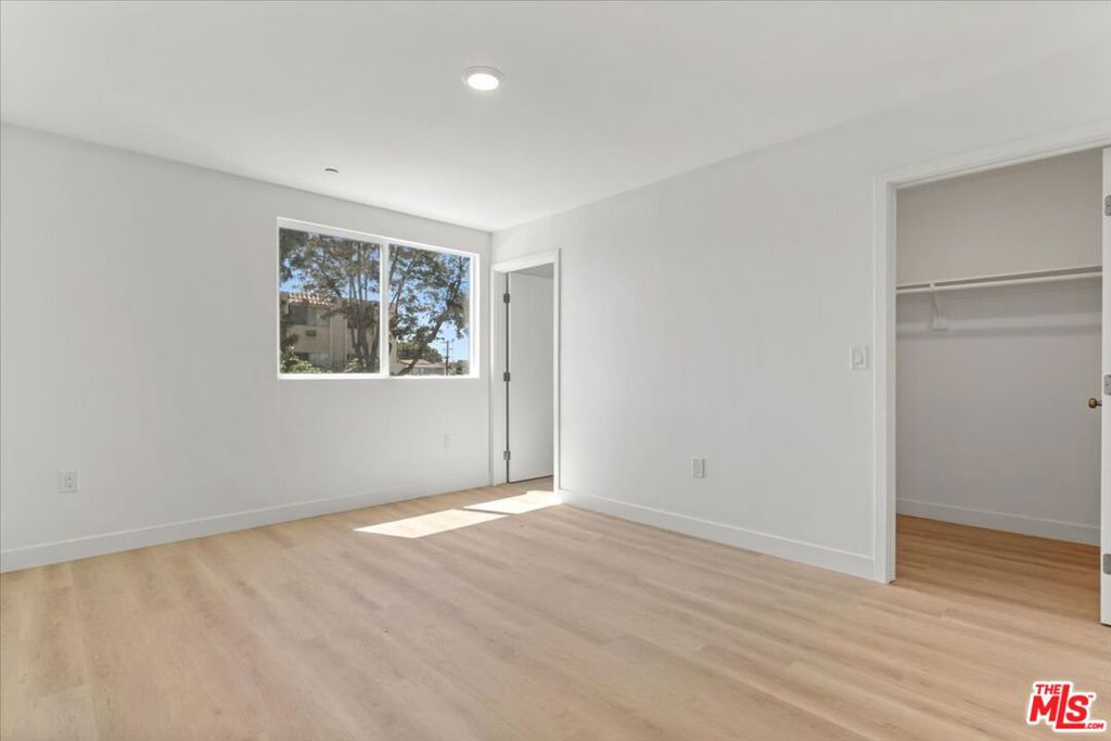 707 W 80th Street Property Photo 13
