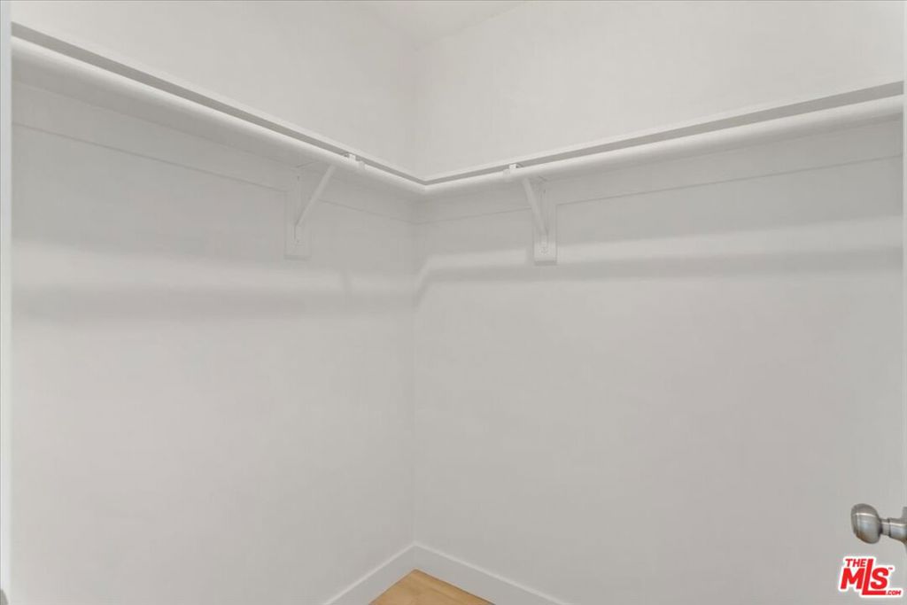 707 W 80th Street Property Photo 14