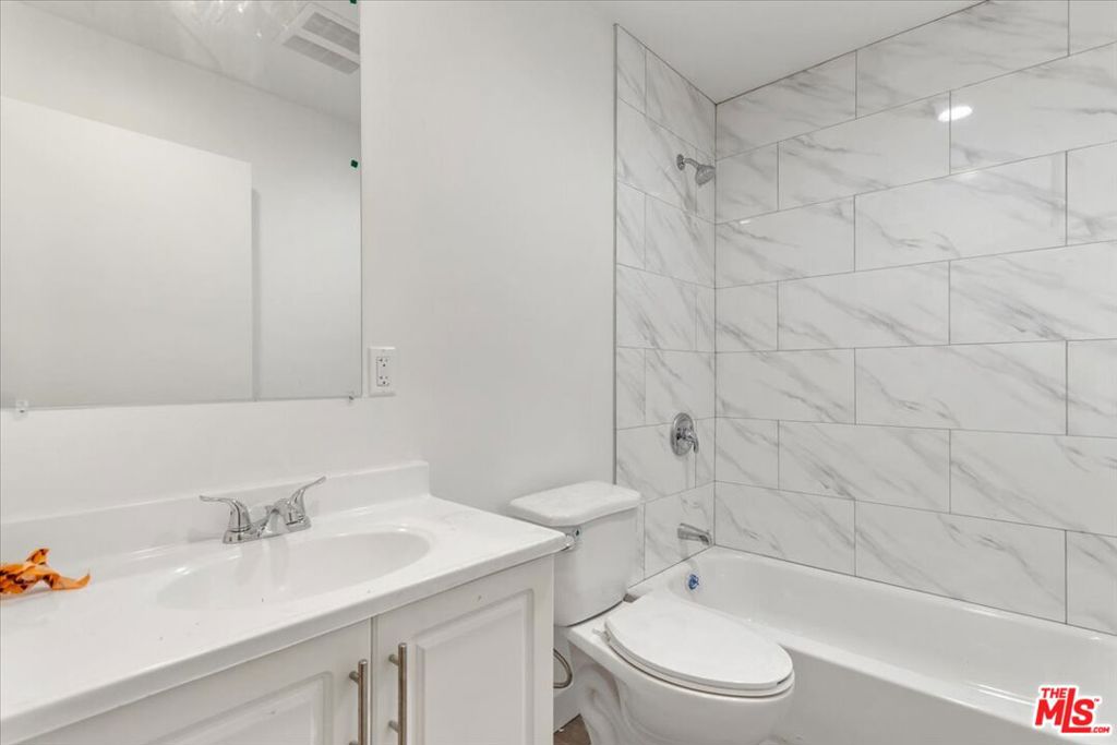 707 W 80th Street Property Photo 17