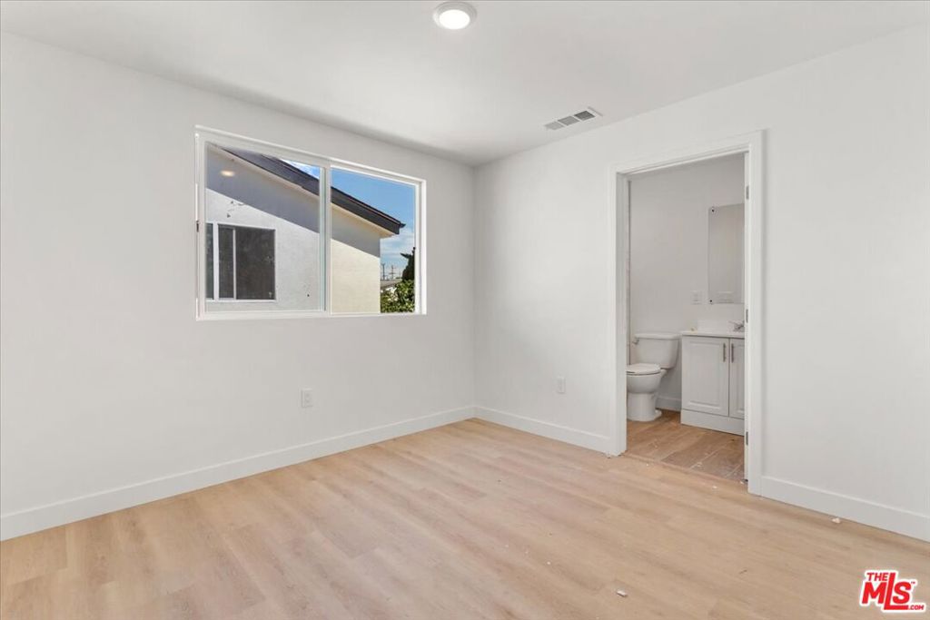 707 W 80th Street Property Photo 18