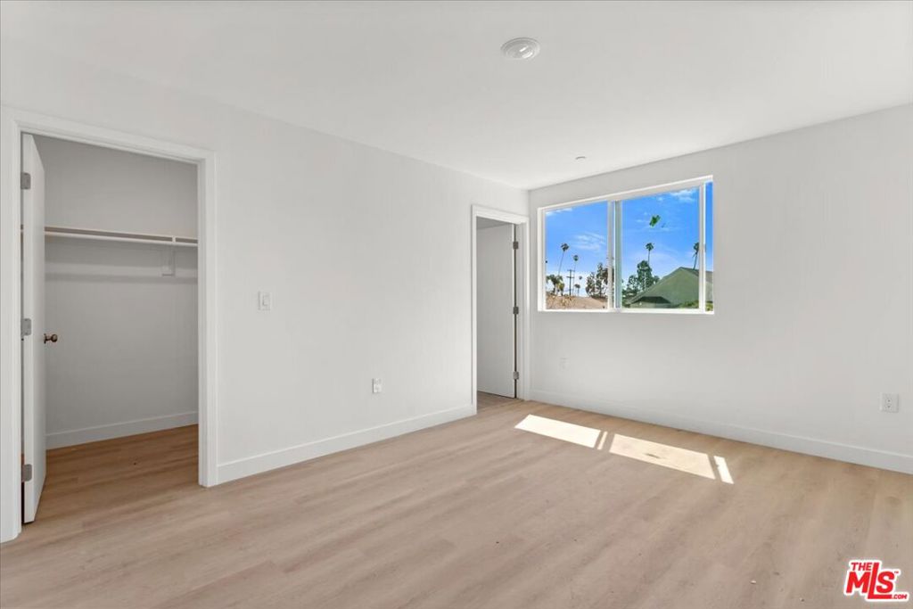 707 W 80th Street Property Photo 19