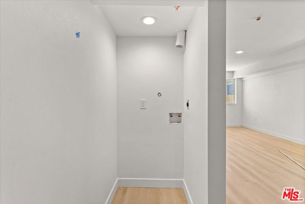 707 W 80th Street Property Photo 29