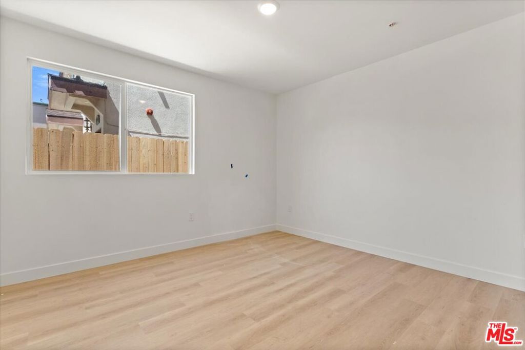 707 W 80th Street Property Photo 30