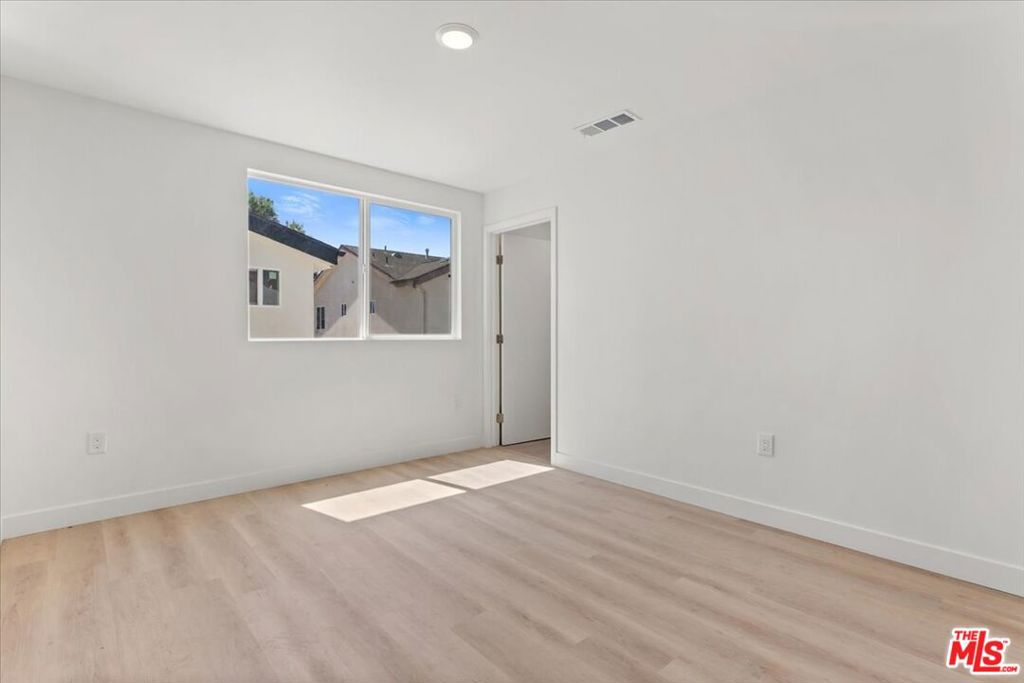 707 W 80th Street Property Photo 31