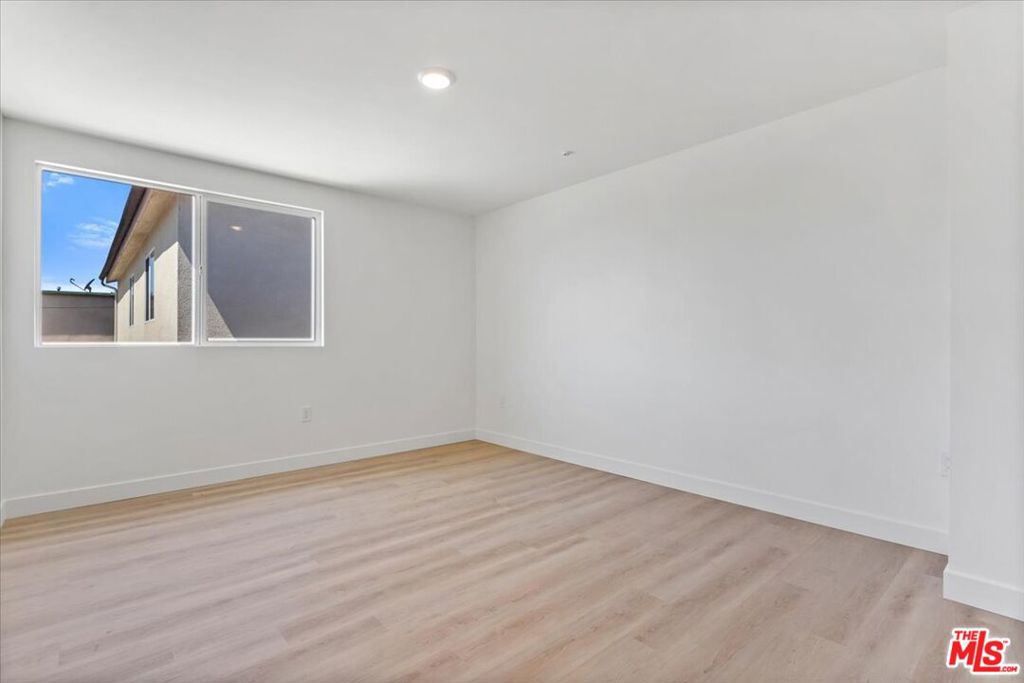 707 W 80th Street Property Photo 34