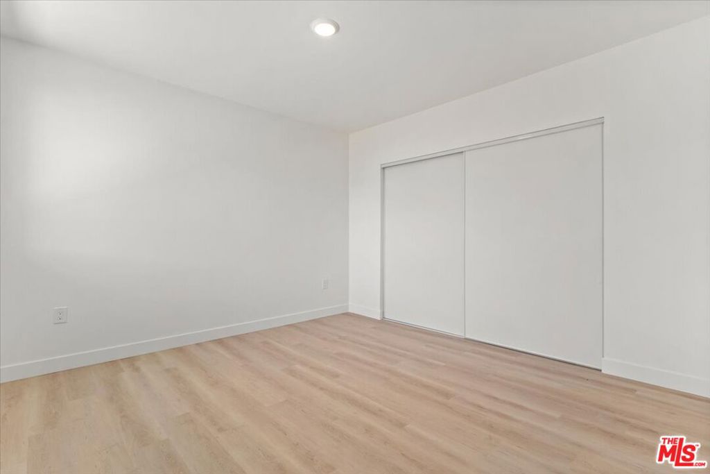 707 W 80th Street Property Photo 38