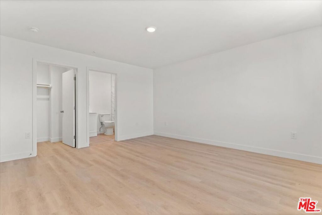 707 W 80th Street Property Photo 41