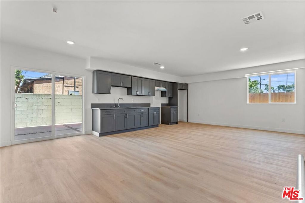 707 W 80th Street Property Photo 45