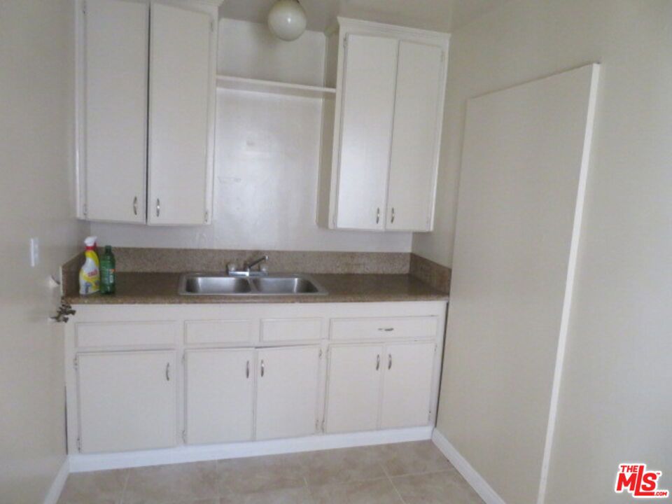 10116 S Vermont Avenue Property Photo 6
