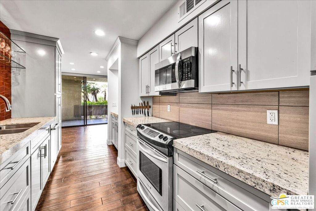1660 S La Reina Way 1a Property Photo 14