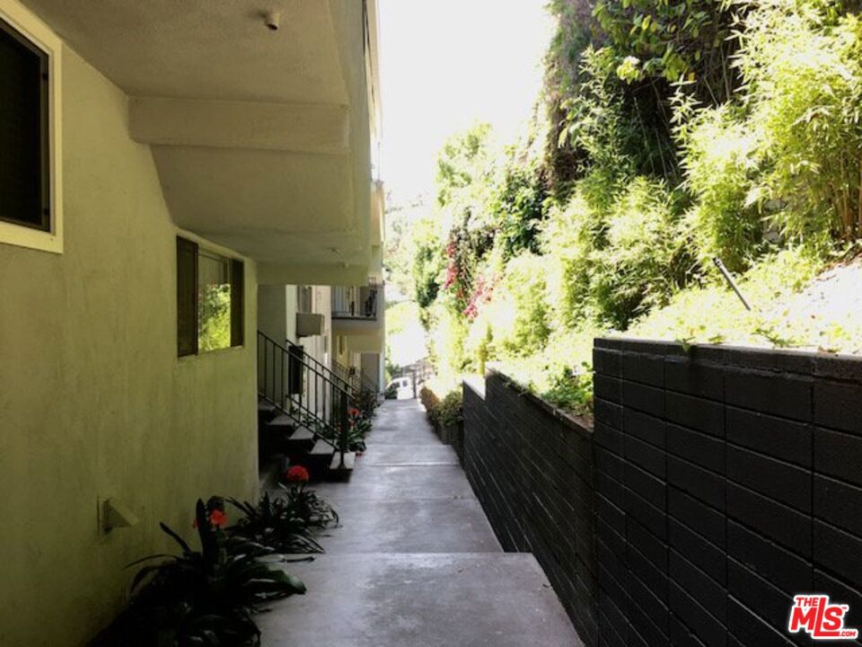 1920 Hillcrest Road 12 Property Photo 8