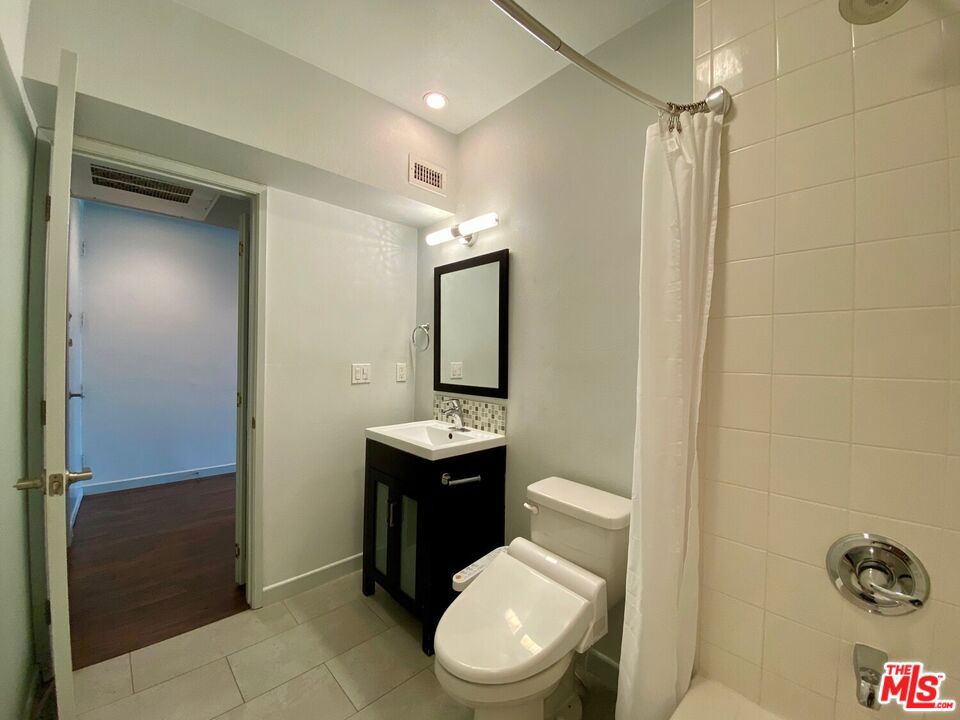 1920 Hillcrest Road 12 Property Photo 22