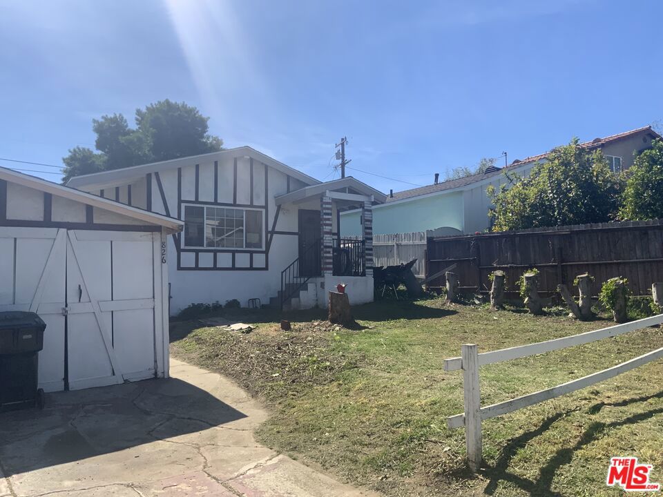 826 E 65th Street Property Photo 3