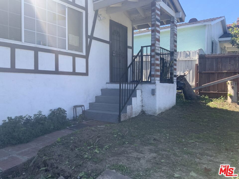 826 E 65th Street Property Photo 4